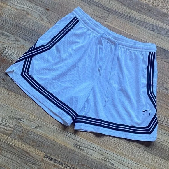 Nike Women’s Fly Crossover Basketball shorts XL - Picture 3 of 13